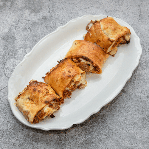 Pizzabrötchen mit Hähnchenfleisch und Sauce Hollandaise
