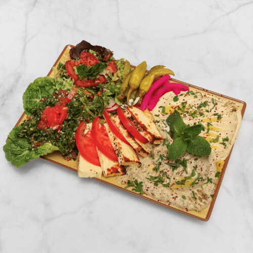 Gemischter Salat mit Halloumi