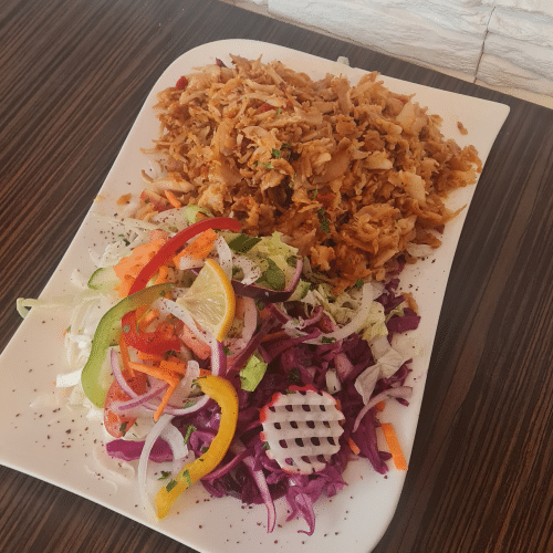 Drehspieß-Teller mit Nur Salat, Hähnchen, Soße