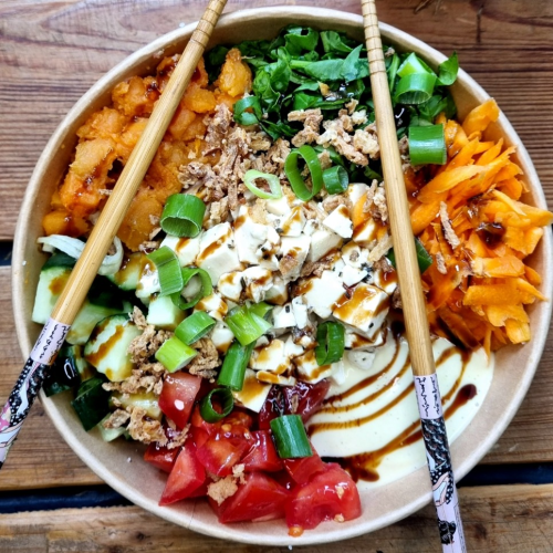 Veggie Tofu Triumph mit Couscous (vegan)