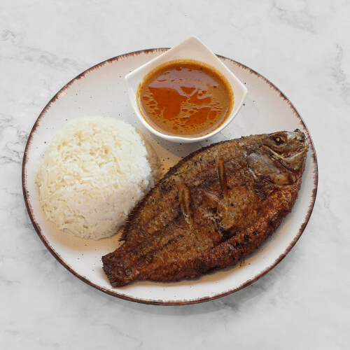 Fisch mit Reis und Erdnusssuppe