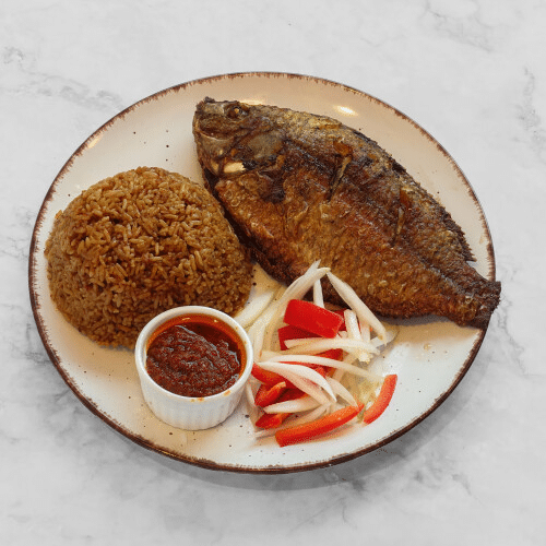 Fisch Reis mit Tomatensauce und Gemüse