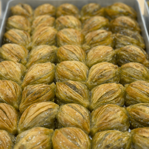 Midye mit Pistazien und Grieß