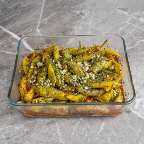 Peperoni eingelegt in Knoblauch, Kräutern und Chili