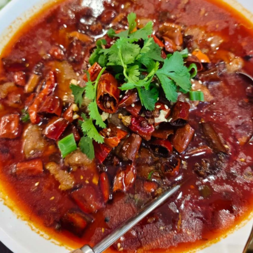 Gekochtes Rindfleisch in Chili-Soße