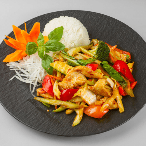 Gebratenes Hähnchen mit Bambussprossen, Paprika (scharf)