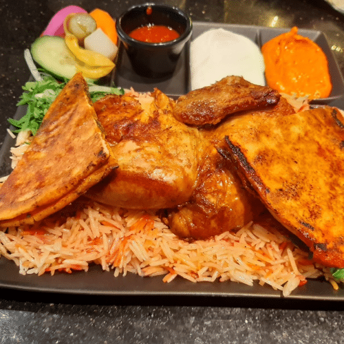 Halbes Grillhähnchen mit Reis