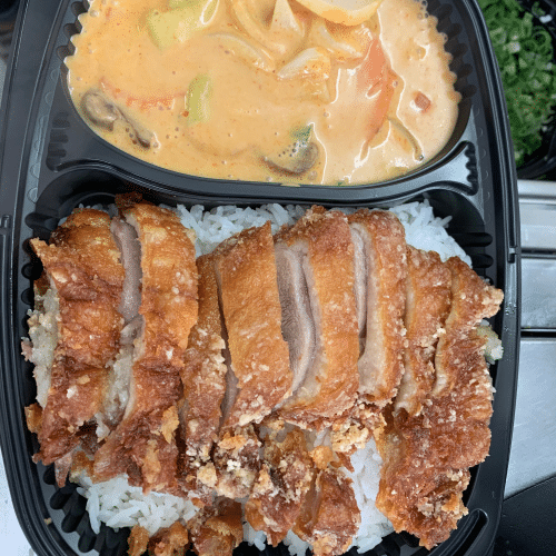 Knusprige Ente in rotem Thai-Curry (scharf)