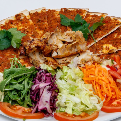 Lahmacun Teller mit Dönerfleisch