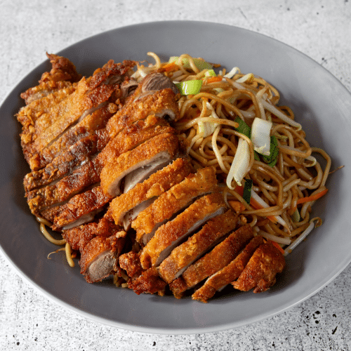 Gebratene Nudeln mit Ente und Süẞ-Sauer-Sauce