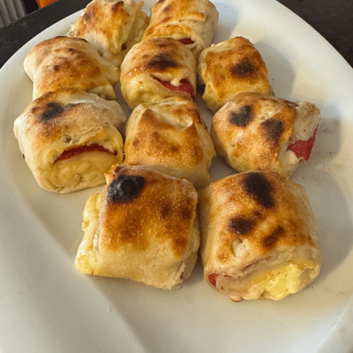 Gefüllte Pizzabrötchen mit hahnchenbruststreifen  Meild Peperoni