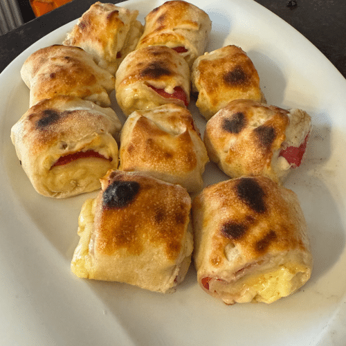 Gefüllte Pizzabrötchen, Spinat, Feta, Käse