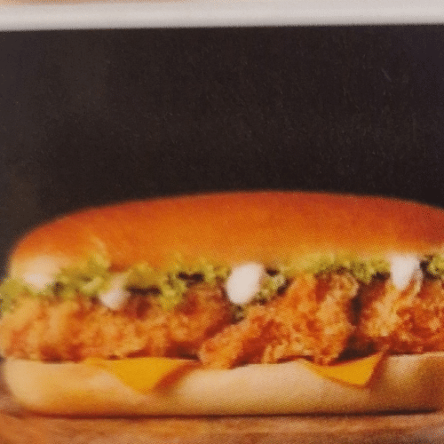 Zinger Sandwich mit Käse und schafsoße