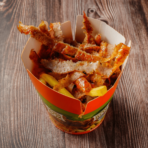 Döner Box mit Fleisch und Pommes frites
