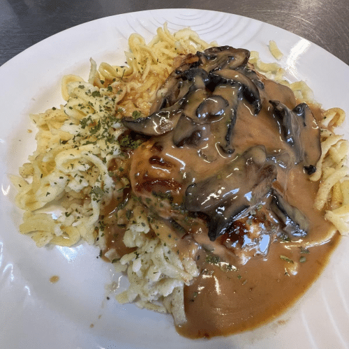 Jägerschnitzel mit Spätzle