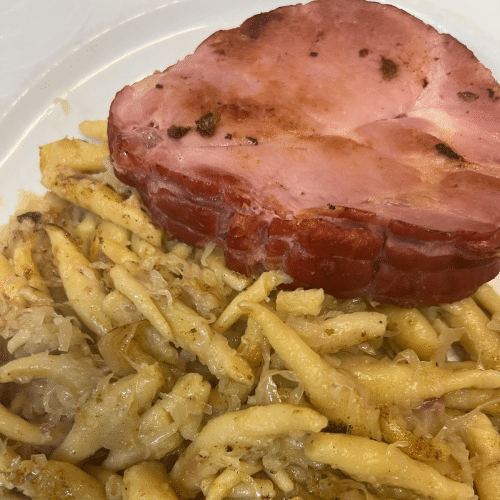 Kassler mit Schupfnudel und Kraut
