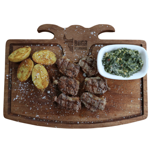 Gegrillte Lammrücken mit Kartoffeln und Rahmspinat