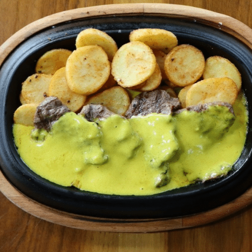 Grill Rinderfilet in Cafe de Paris Soße mit Staekpommes