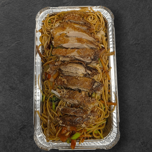 Gebratene Nudeln mit Entenfleisch.715