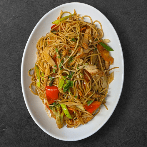 Gebratene Nudeln mit Hähnchen.701