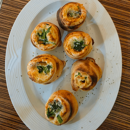 Spinat Schafskäse Pizzabrötchen