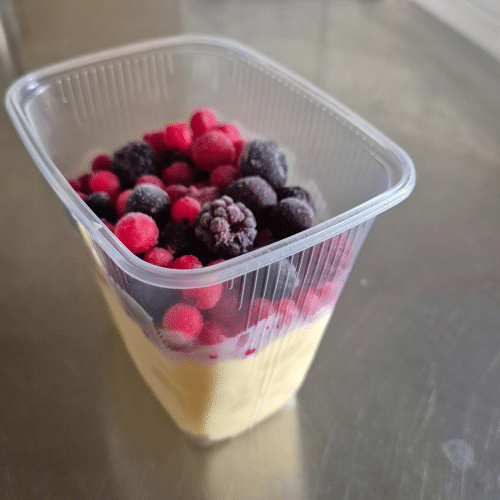 Vanille Pudding mit Beeren