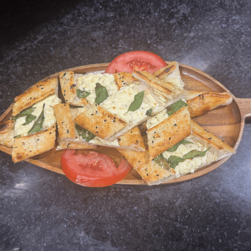 Pide mit Käse und Spinat