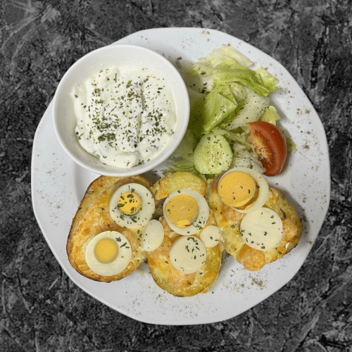 Ofen Kartoffel mit Shrimps und gekochtem Ei