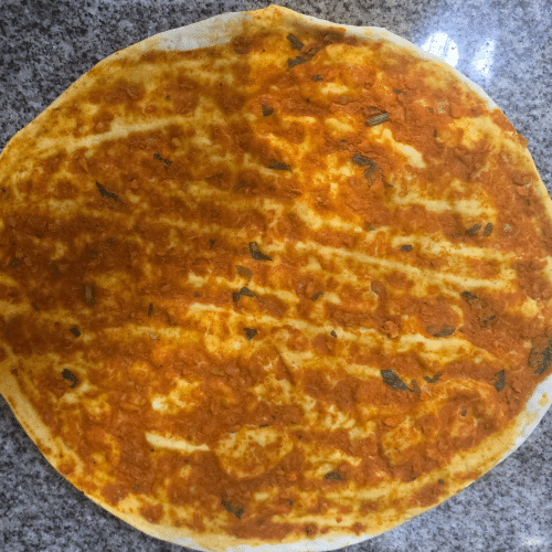 Lahmacun mit Salat