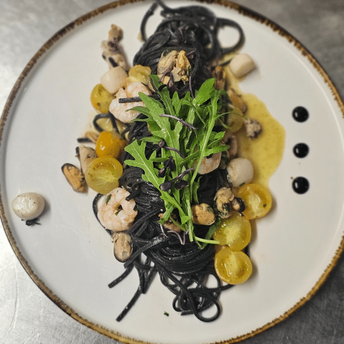 Tagliolini al nero ai frutti dimare