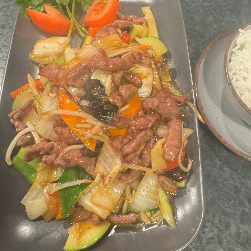 Rindfleisch in Gemüsegarten