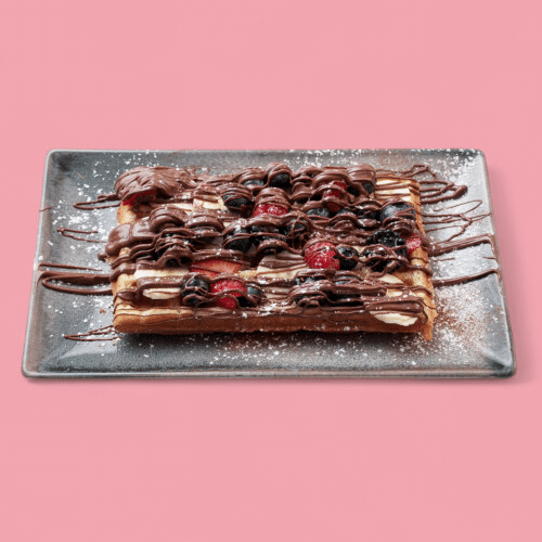 Waffel mit Frischen Früchten, Nutella und Eis