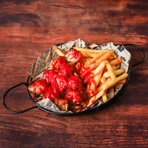 Currywurst mit Pommes