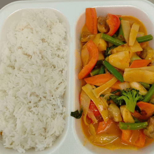 Thai-Curry mit Erdnusssauce, Gemüse,
