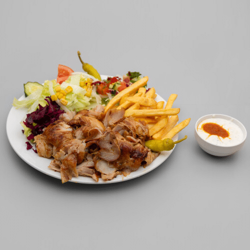 Döner Teller mit Pommes frites und Salat