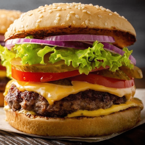 Chili Cheeseburger mit Pommes