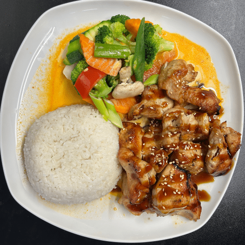 Gegrillte Hähnchenbrust mit Thai-Currysauce (leicht scharf)