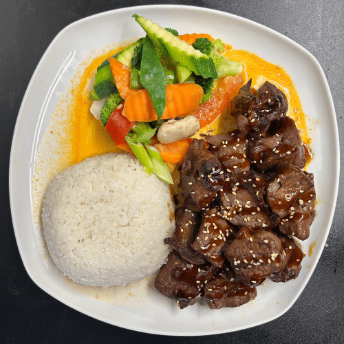 Gegrilltes Rindersteak mit Thai-Currysauce (leicht scharf)