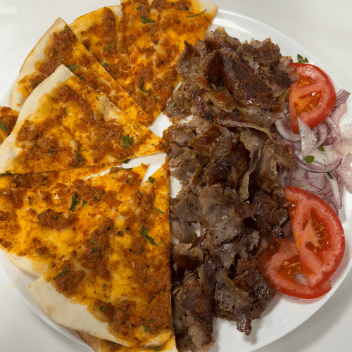 Lahmacun mit Dönerfleisch