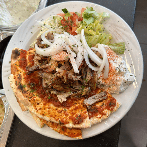 Lahmacun mit Salat, Gyros und Tzatziki