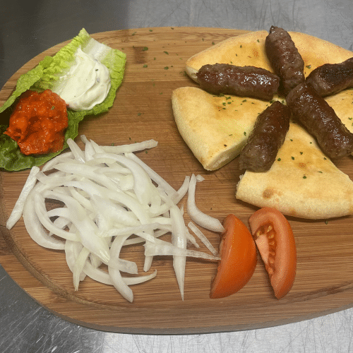 Cevapcici mit Brot