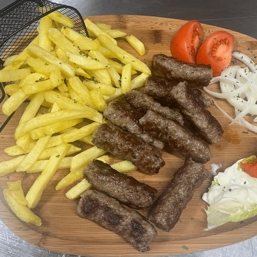 Cevapcici mit Pommes frites