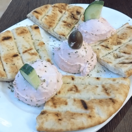 Taramas mit Pita Brot