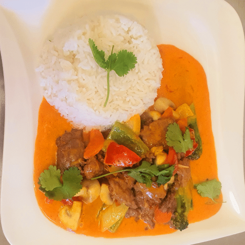 Rote thai-Curry mit Rindfleisch gebraten