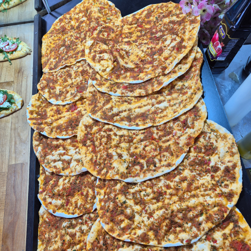 Lahmacun mit Sauce