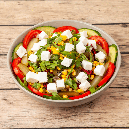 Gemischter Salat mit vegan Weißkäse