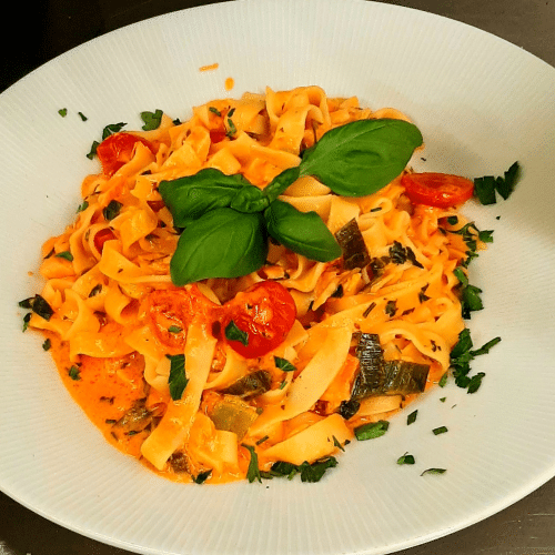 Tagliatelle al Salmone su Crema di Porro