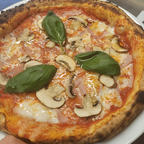 Pizza Prosciutto e Funghi