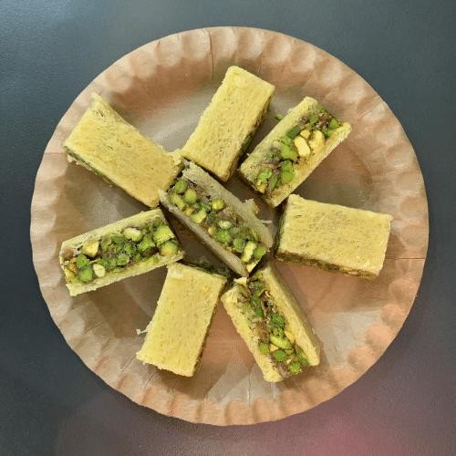 Baklava Baluriea weiß 200g mit Pistazien بقلاوة بلورية بيضاءفستق