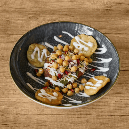Aloo Tikki Chaat (1 Stück, vegetarisch)